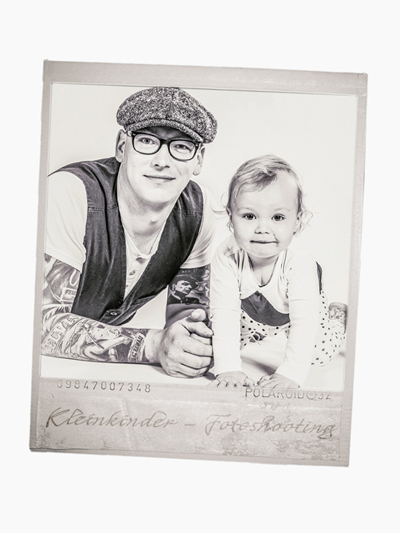 Polaroid eines Vater mit Kind als Fotomontage 