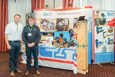 Messefotografie eines Unternehmensstands im Dorint Hotel Weimar – Businessfotografie Thüringen.