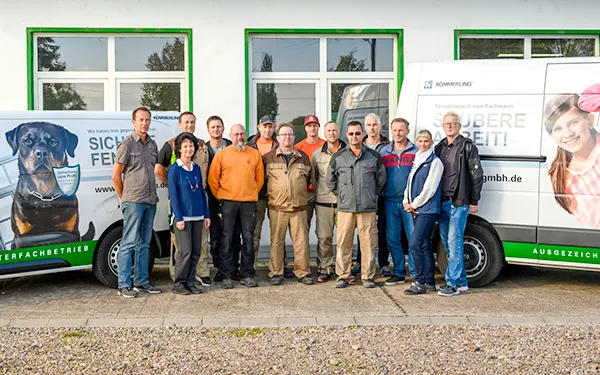Gruppenfoto des Mitarbeiterteams eines Handwerksbetriebs in Thüringen – fotografiert von Michael Schalansky.