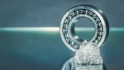 Macroaufnahme eines Schmierstoffes mit Kugellager für einen Flayer Macroaufnahme eines Schmierstoffes mit Kugellager für einen Flayer