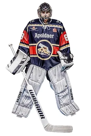 Eishockey-Torwart in kompletter Ausrüstung als Freisteller vor hellem Hintergrund