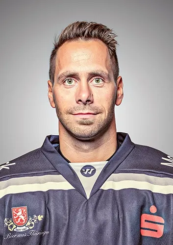 Eishockey Spielerporträt (Headshot) der Black Dragons Erfurt – neutraler Hintergrund