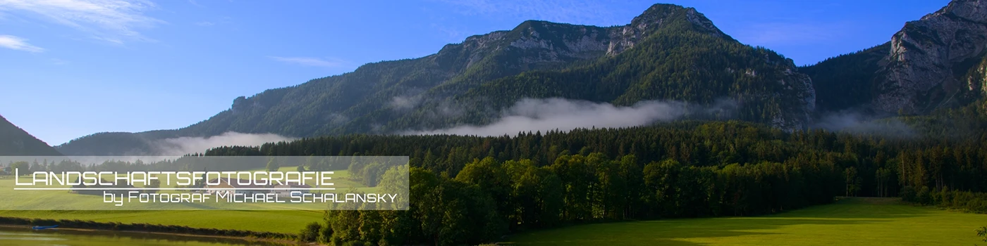 Landschaftsfotografie – Michael Schalansky Banner zur Landschaftsfotografie mit Bergkulisse, Wald, Nebel und Schriftzug von Michael Schalansky